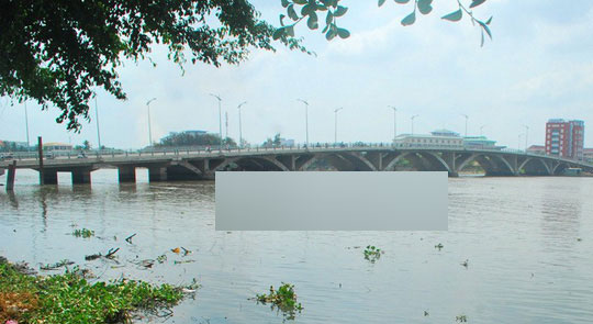 Nhảy cầu tự tử vì nhận ảnh bạn gái có người yêu mới