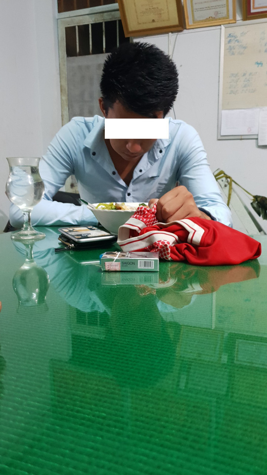 Nhảy cầu tự tử vì nhận ảnh bạn gái có người yêu mới