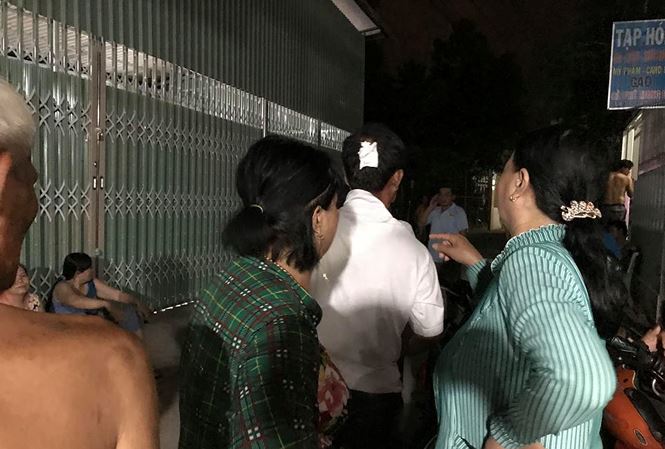 Con đánh cha tàn nhẫn rồi ôm bình gas cố thủ