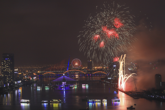 Việt Nam và Ba Lan đua tài trong lễ hội pháo hoa quốc tế