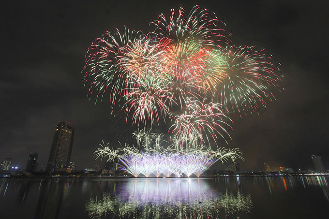 Việt Nam và Ba Lan đua tài trong lễ hội pháo hoa quốc tế