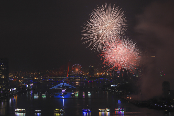 Việt Nam và Ba Lan đua tài trong lễ hội pháo hoa quốc tế