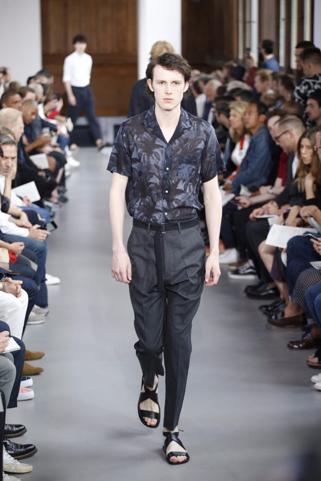 Những gợi ý thời trang cho nam giới diện trong mùa hè