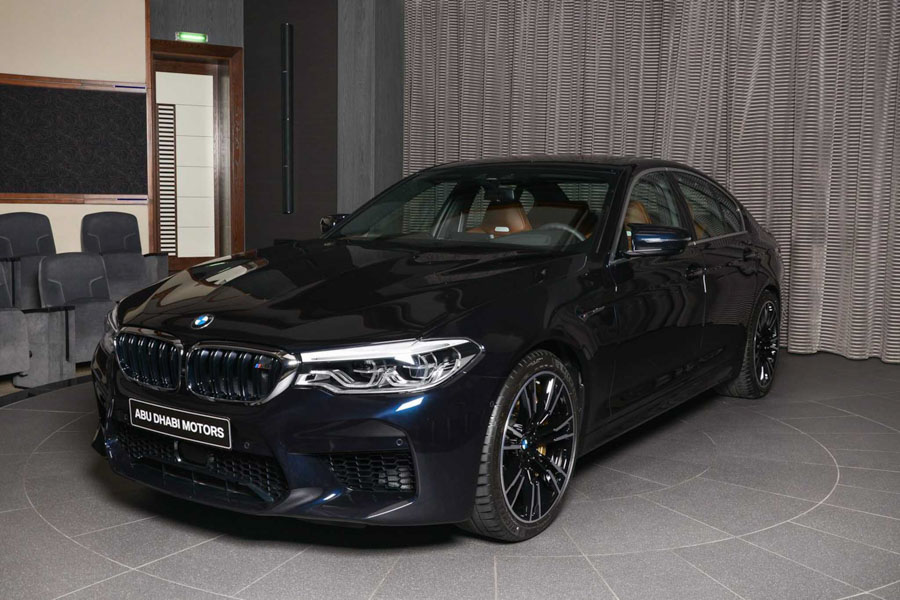 BMW M5 2018 màu sơn kịch độc cân bằng giữa hai màu Đen và Xanh Đen BMW M5 2018 màu sơn kịch độc cân bằng giữa hai màu Đen và Xanh Đen