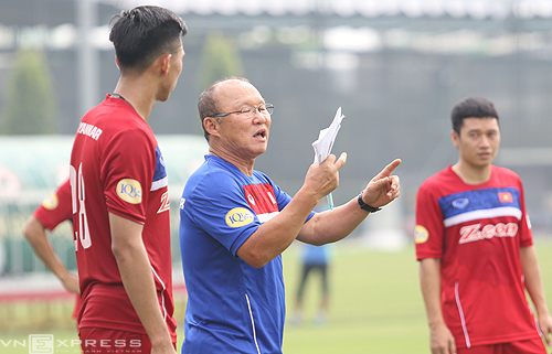 HLV Park Hang-seo không dự lễ bốc thăm AFF Cup 2018
