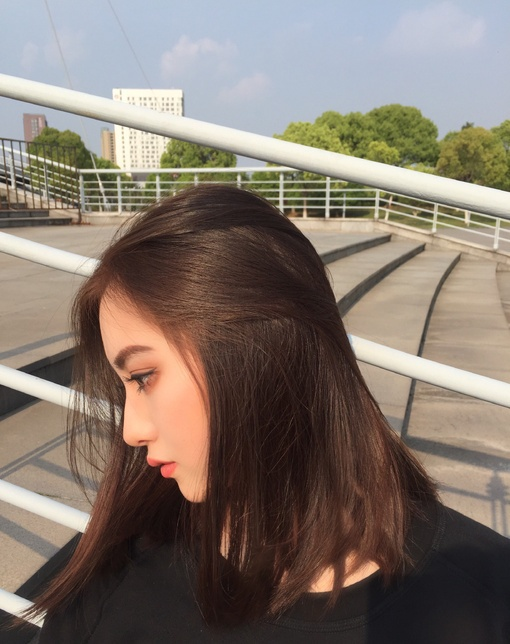 Yêu bạn trai bé hơn hẳn 9 tuổi, Chị Đẹp lên mạng hỏi: Sao cứ thấy bất an, lo sợ?