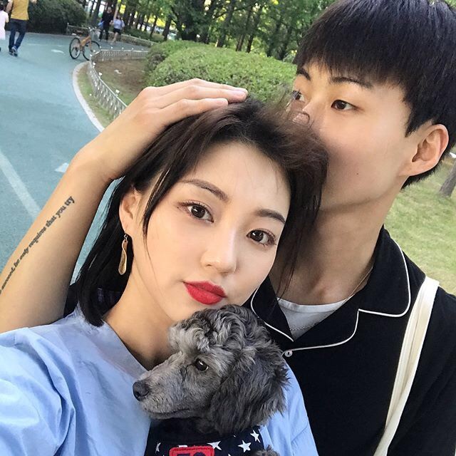 Yêu bạn trai bé hơn hẳn 9 tuổi, Chị Đẹp lên mạng hỏi: Sao cứ thấy bất an, lo sợ?