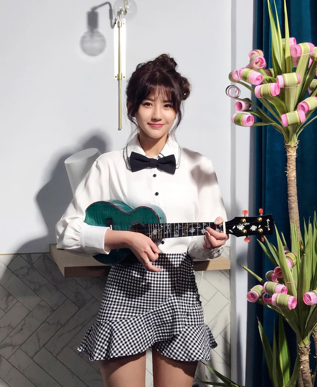 4 hot girl nước ngoài vừa xinh đẹp vừa hát tiếng Việt hay