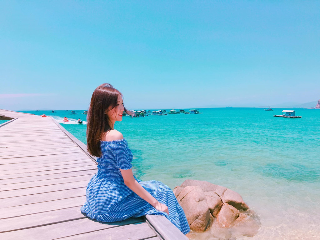 4 hot girl nước ngoài vừa xinh đẹp vừa hát tiếng Việt hay