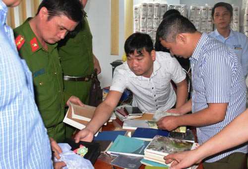 Tan cửa nát nhà vì Hội thánh Đức Chúa Trời: Con nhìn bố mẹ, bàn thờ ra... ma quỷ