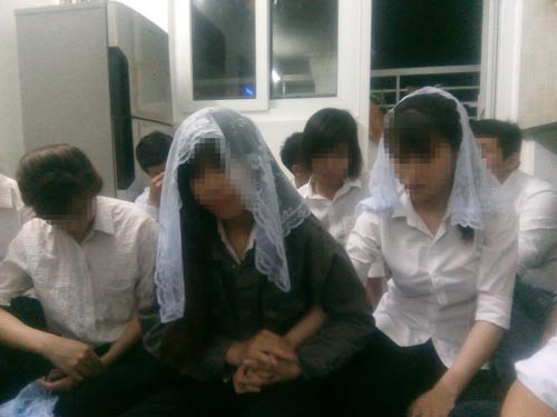 Tan cửa nát nhà vì Hội thánh Đức Chúa Trời: Con nhìn bố mẹ, bàn thờ ra... ma quỷ