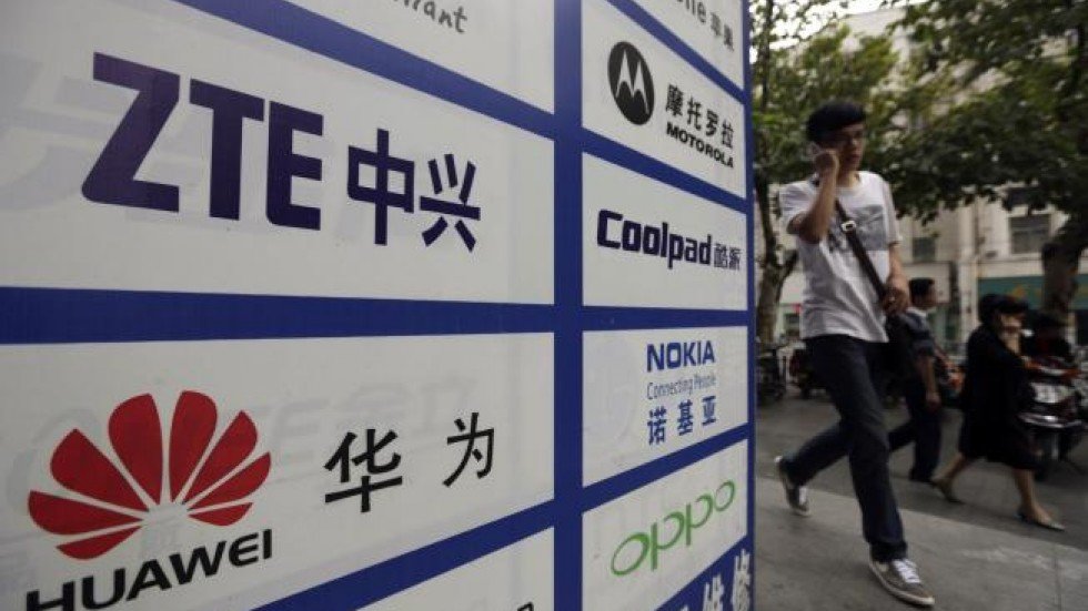 Mỹ cấm bán điện thoại Huawei, ZTE trong căn cứ quân sự