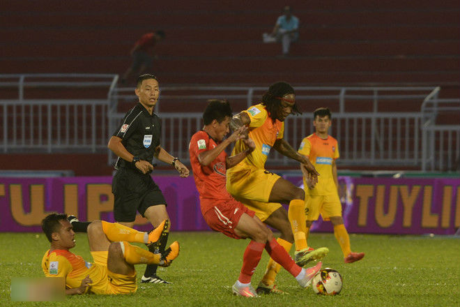 Công Vinh bất ngờ từ chức Quyền chủ tịch CLB TP.HCM