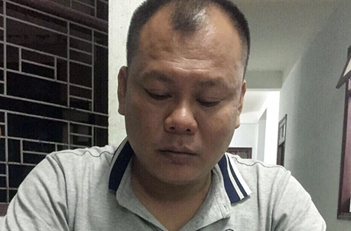 Tông ngã phụ nữ, tài xế hành hung cảnh sát