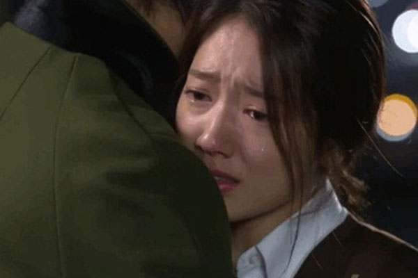 Một tuần rồi bố chồng không cho tôi gặp anh khi chúng tôi cãi vã