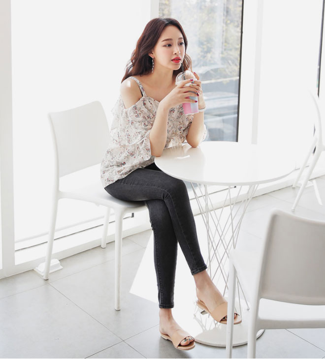 Khoanh vùng ngay 3 mẫu dép bệt này, vì đi lên chân nhìn còn sang hơn cả giày cao gót Khoanh vùng ngay 3 mẫu dép bệt này, vì đi lên chân nhìn còn sang hơn cả giày cao gót