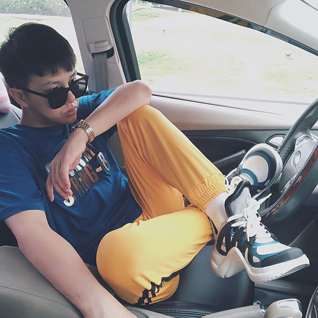 Giày ‘ông già’ 25 triệu đồng trở thành ‘giày quốc dân’, từ Châu Bùi đến Duy Khánh đều quyết tìm mang cho được