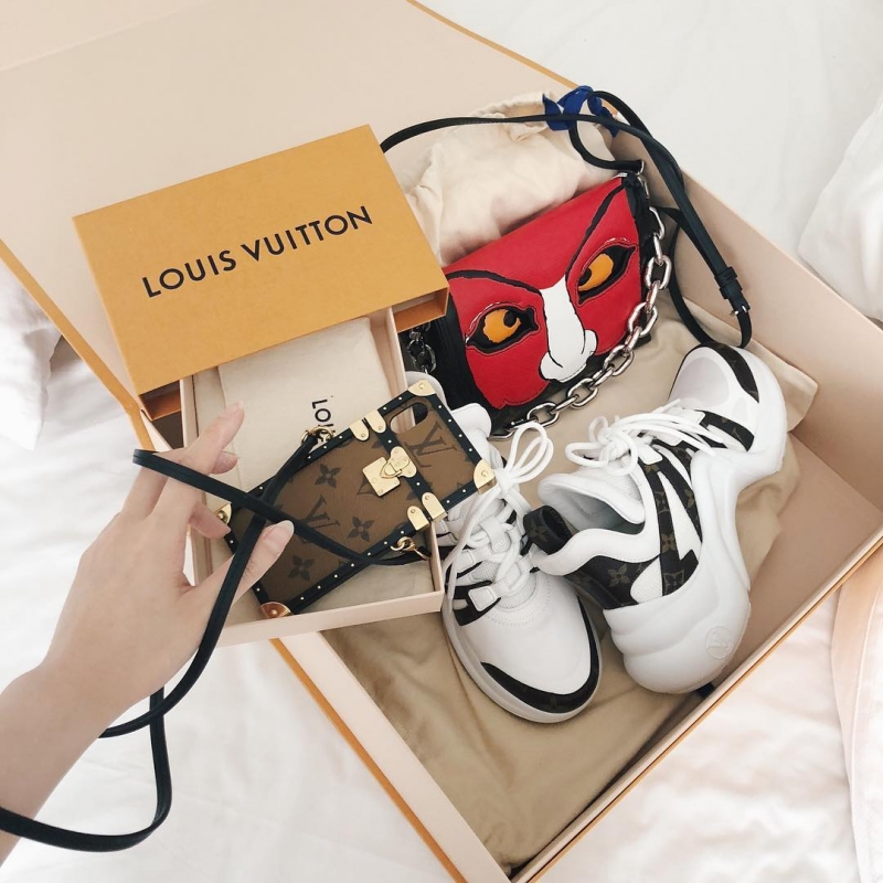 Giày ‘ông già’ 25 triệu đồng trở thành ‘giày quốc dân’, từ Châu Bùi đến Duy Khánh đều quyết tìm mang cho được