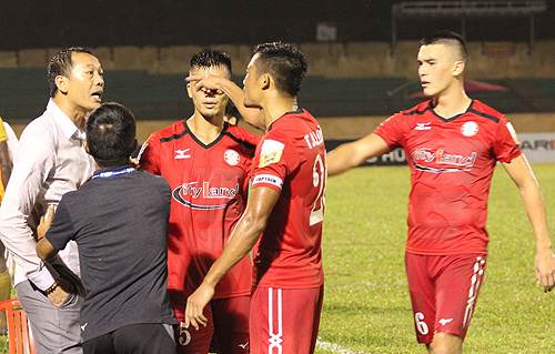 Học trò của HLV Miura trả giá vì... đá láo?