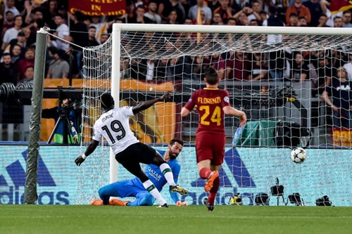 Salah, Mane, Firmino xô đổ kỷ lục ghi bàn của bộ ba BBC