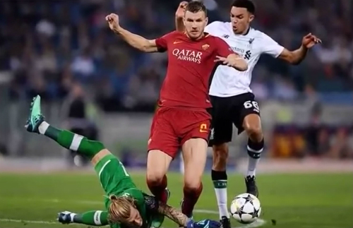 Roma bị từ chối hai quả phạt đền trước Liverpool