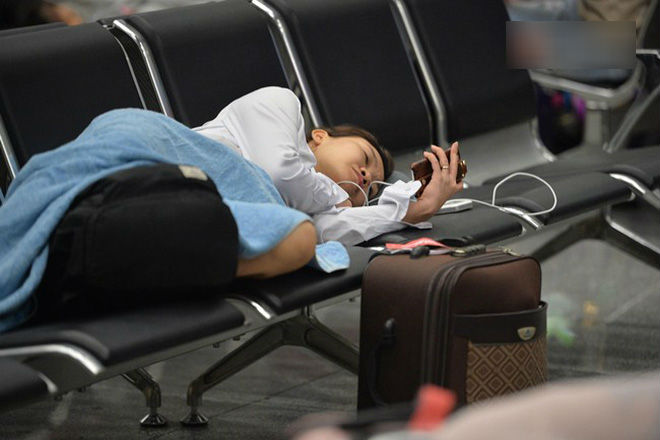 Hết lễ nhưng hàng trăm hành khách bị delay vẫn vật vờ ở sân bay Đà Nẵng, không thể về Hà Nội vì thời tiết xấu Hết lễ nhưng hàng trăm hành khách bị delay vẫn vật vờ ở sân bay Đà Nẵng, không thể về Hà Nội vì thời tiết xấu