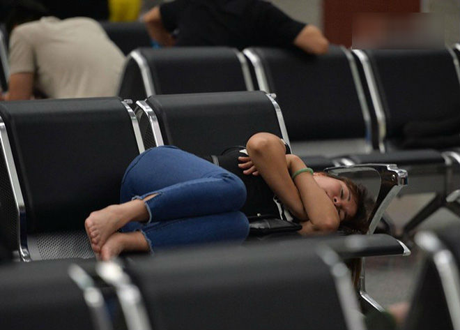 Hết lễ nhưng hàng trăm hành khách bị delay vẫn vật vờ ở sân bay Đà Nẵng, không thể về Hà Nội vì thời tiết xấu Hết lễ nhưng hàng trăm hành khách bị delay vẫn vật vờ ở sân bay Đà Nẵng, không thể về Hà Nội vì thời tiết xấu