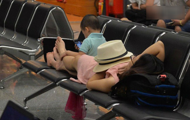 Hết lễ nhưng hàng trăm hành khách bị delay vẫn vật vờ ở sân bay Đà Nẵng, không thể về Hà Nội vì thời tiết xấu