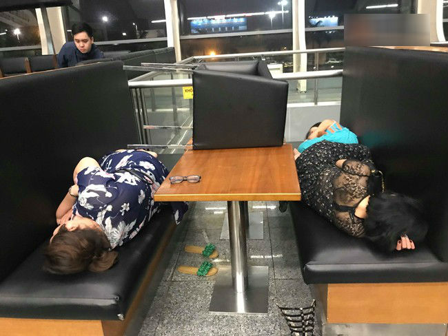 Hết lễ nhưng hàng trăm hành khách bị delay vẫn vật vờ ở sân bay Đà Nẵng, không thể về Hà Nội vì thời tiết xấu