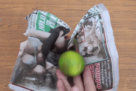 Cất trong tủ lạnh cả tháng mà quả chanh vẫn căng mọng, tưới rói chỉ nhờ một tờ báo cũ