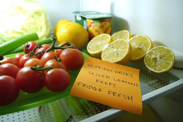 Cất trong tủ lạnh cả tháng mà quả chanh vẫn căng mọng, tưới rói chỉ nhờ một tờ báo cũ
