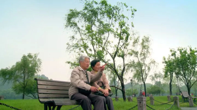 Nếu có một ngày bà ấy quên tôi, tôi phải làm thế nào?: Chuyện tình già nhưng sẽ khiến chị em ao ước về chồng mình Nếu có một ngày bà ấy quên tôi, tôi phải làm thế nào?: Chuyện tình già nhưng sẽ khiến chị em ao ước về chồng mình