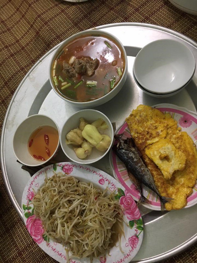 Nấu cho chồng ăn là chuyện xưa rồi, các chị giờ còn thi nhau khoe được chồng nấu cho mâm cơm toàn sơn hào hải vị Nấu cho chồng ăn là chuyện xưa rồi, các chị giờ còn thi nhau khoe được chồng nấu cho mâm cơm toàn sơn hào hải vị