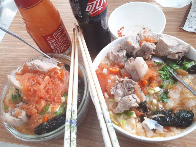 Nấu cho chồng ăn là chuyện xưa rồi, các chị giờ còn thi nhau khoe được chồng nấu cho mâm cơm toàn sơn hào hải vị Nấu cho chồng ăn là chuyện xưa rồi, các chị giờ còn thi nhau khoe được chồng nấu cho mâm cơm toàn sơn hào hải vị