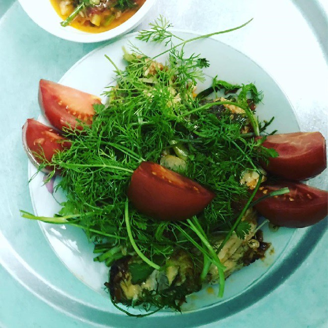 Nấu cho chồng ăn là chuyện xưa rồi, các chị giờ còn thi nhau khoe được chồng nấu cho mâm cơm toàn sơn hào hải vị