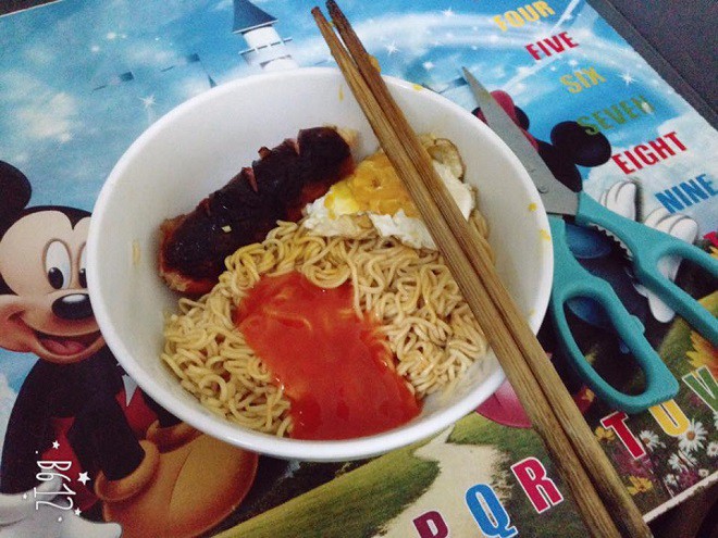 Nấu cho chồng ăn là chuyện xưa rồi, các chị giờ còn thi nhau khoe được chồng nấu cho mâm cơm toàn sơn hào hải vị