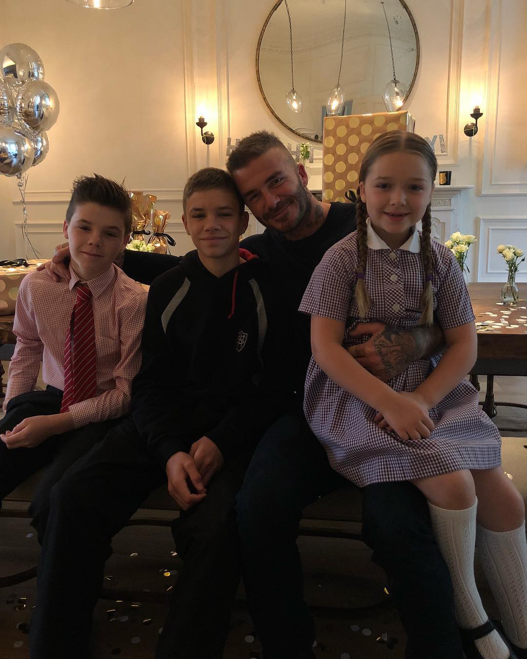 David Beckham hạnh phúc suýt bật khóc khi Brooklyn bất ngờ lặn lội về Anh mừng sinh nhật bố