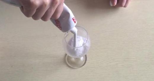 Trộn kem đánh răng với baking soda, được thứ dung dịch vạn năng bà nội trợ nào cũng muốn có Trộn kem đánh răng với baking soda, được thứ dung dịch vạn năng bà nội trợ nào cũng muốn có