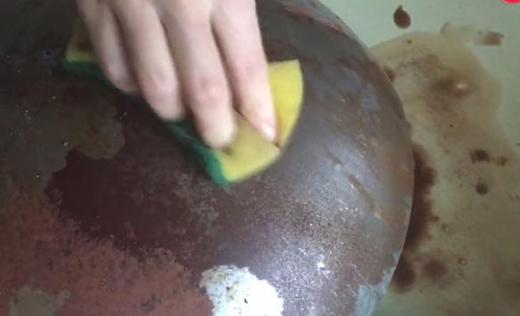 Trộn kem đánh răng với baking soda, được thứ dung dịch vạn năng bà nội trợ nào cũng muốn có Trộn kem đánh răng với baking soda, được thứ dung dịch vạn năng bà nội trợ nào cũng muốn có