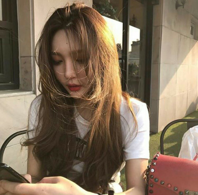 Kết hôn mới mấy tháng, cô gái phát hiện chồng mòn mỏi nói nhớ nhung bạn thân của vợ suốt 2 năm