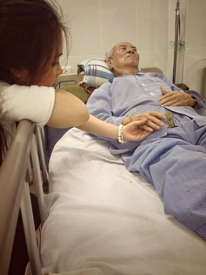 Rơi nước mắt với chia sẻ Đến một ngày bạn sẽ nhận ra điều khiến bạn buồn là việc chứng kiến ông bà mình ngày một già thêm và yếu đi