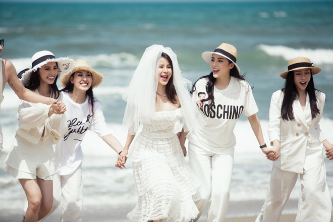 Kỳ Duyên cùng hội bạn thân quậy tưng bừng trong tiệc chia tay độc thân của Diệp Lâm Anh