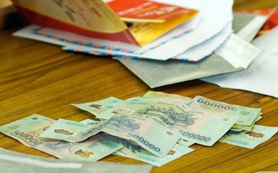 Câu chuyện gây tranh cãi: Cô gái lên mạng than vãn lỗ mấy chục triệu vì bỏ 500K - 1 triệu mừng cưới nhưng chỉ được đi lại có 200K, 300K