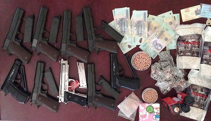 Trung úy công an trộm súng bán lấy tiền trả nợ