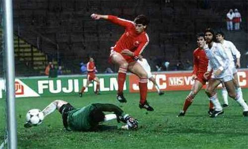 Real toàn thua đội bóng Anh ở chung kết các Cup châu Âu