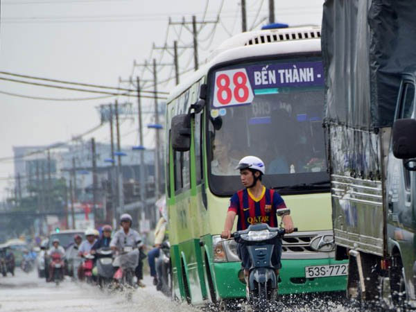 Dự báo thời tiết 4/5: Sài Gòn mưa 4 ngày, Đà Lạt rét 16 độ