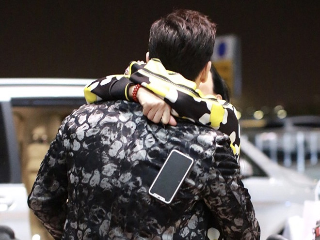 Sao nữ gốc Việt và chồng trẻ bị chỉ trích cố tình chiêu trò gây chú ý