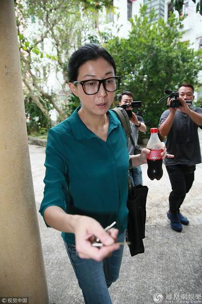 Ngô Ỷ Lợi sốt sắng đòi sang Canada đón con gái đang sống khổ sở vì đi tìm Thành Long?