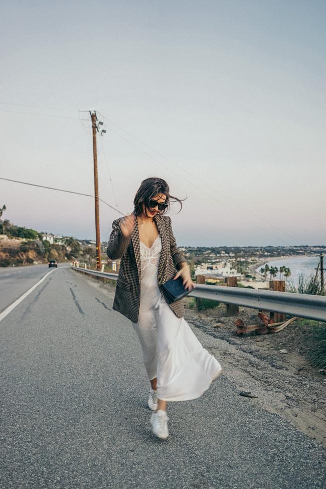 Đừng mặc cảm ngực lép, nàng ngực khủng không thể mặc đẹp 5 món đồ này bằng bạn!