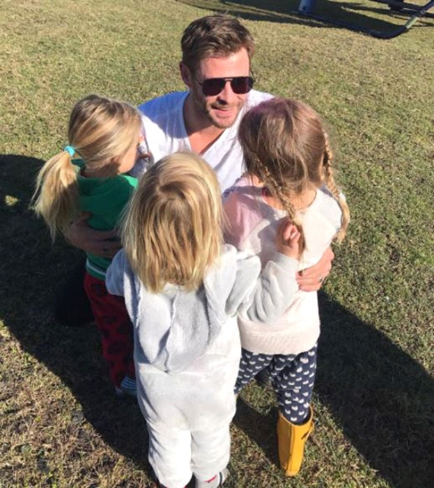 Loạt ảnh minh chứng Thor Chris Hemsworth là ông bố tuyệt vời